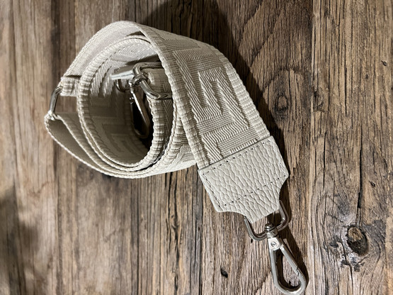 LAUKKUHIHNA BEIGE HOPEAHELAT