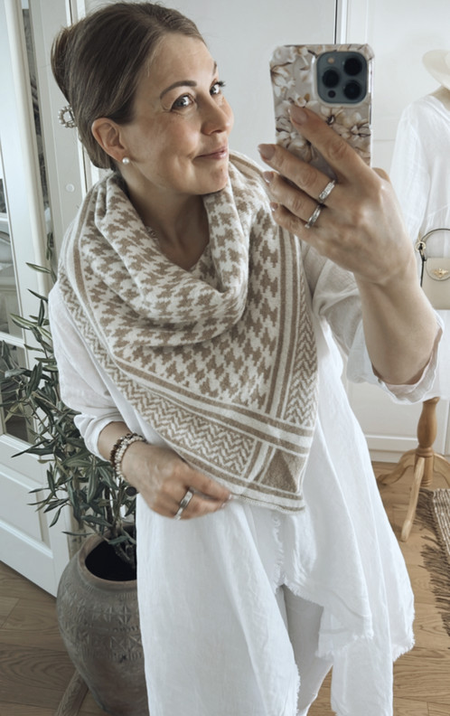 ROSIE VILLASEKOITEHUIVI BEIGE