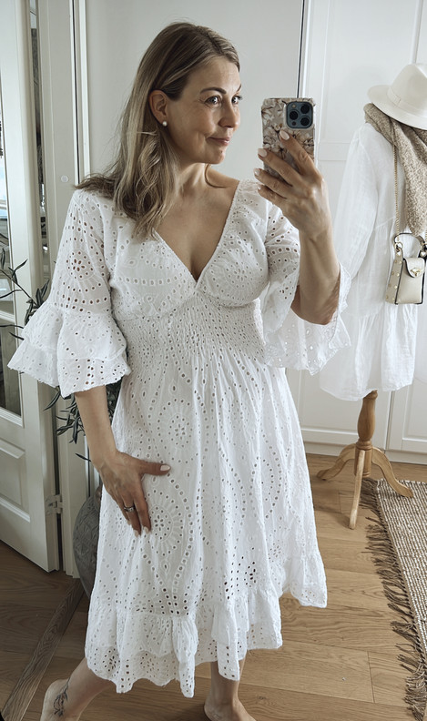 PRISCILLA BRODEERATTU MEKKO VALKOINEN LYHYT