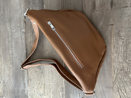CROSSBODY L KONJAKKI