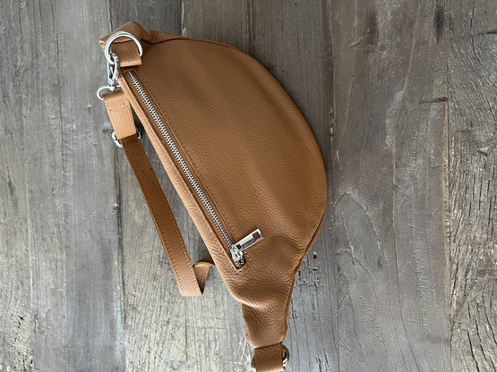 CROSSBODY NAHKALAUKKU KONJAKKI