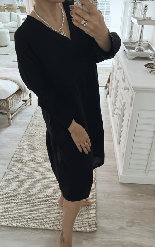 MAGGIE PELLAVAMEKKO MUSTA