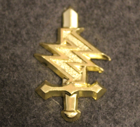 Central Communications & Electronics test and repair depot, Finnish army, shoulder insignia.