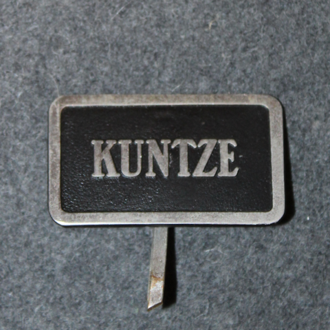 Kuntze & Co, cap badge