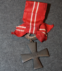 Cross of Liberty 4th class 1941 with swords.