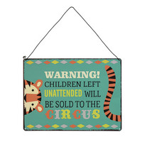Warning! Children to the circus -kyltti