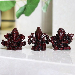 Pieni Ganesh 'Matkailijan suojelija' punainen 5cm