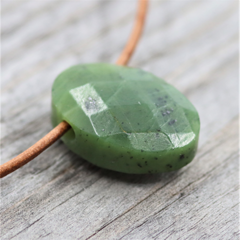 Riipus Jade Nefriitti 'Facet Oval' 22*15mm