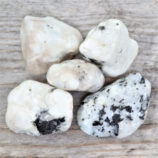 Kuukivi 'White Moonstone' hiottu 35-50mm