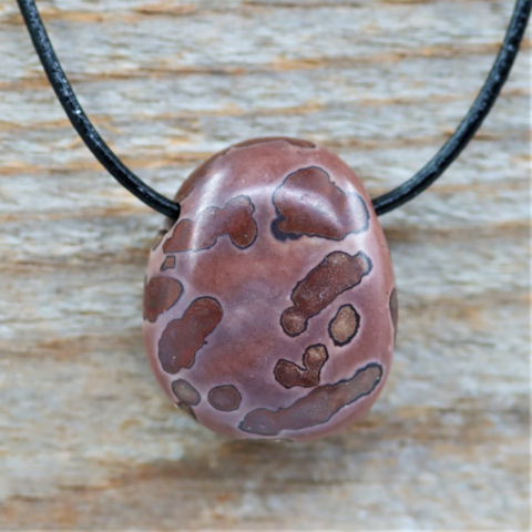 Riipus Kukkajaspis 'Flower Wood Jasper Drilled' 25*20mm