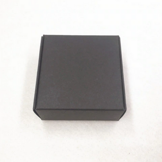 Lahjarasia pahvinen musta 75*75*30mm