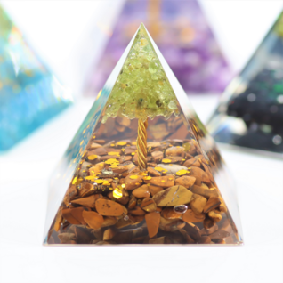 Pyramidi Orgoniitti 'Peridoottipuu & Tiikerinsilmä' 60*60*65mm