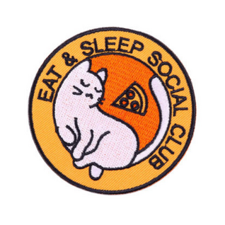 Kangasmerkki 'Eat & Sleep Social Club' 63*52mm