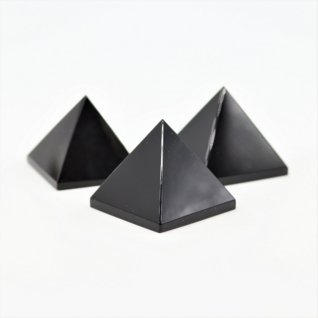 Pyramidi Obsidiaani musta 30mm