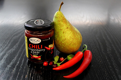 Chili-puolukka-päärynä kastike