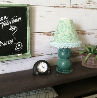 Nukkekodin Pöytälamppu vetokytkimellä - Minttu